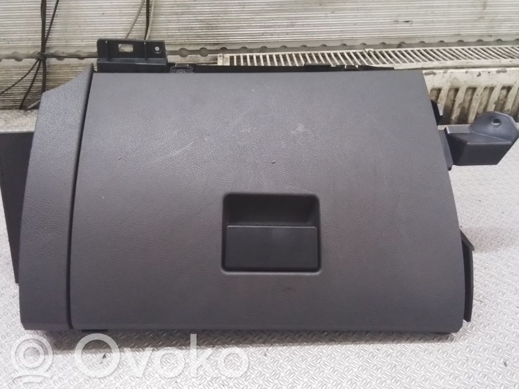 Ford C-MAX I Daiktadėžės (bordačioko) komplektas 