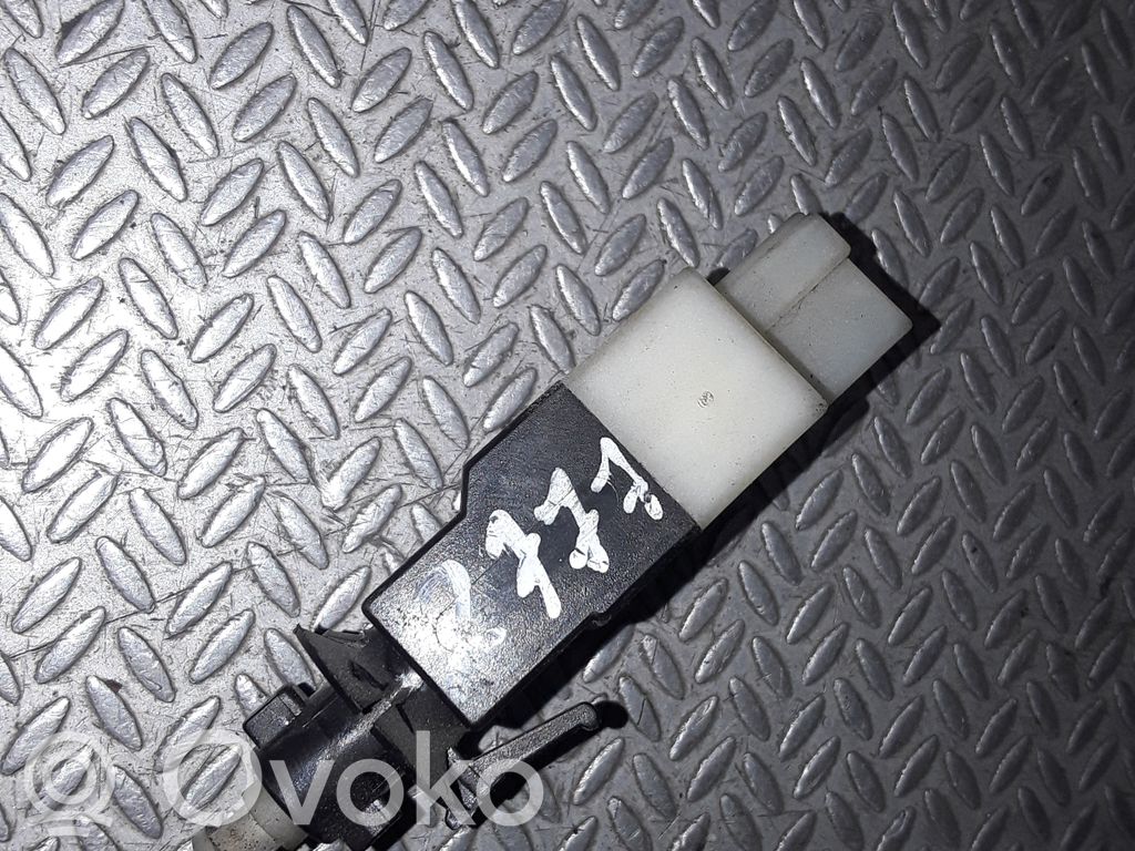 Interruptor sensor del pedal de freno   0015453809
