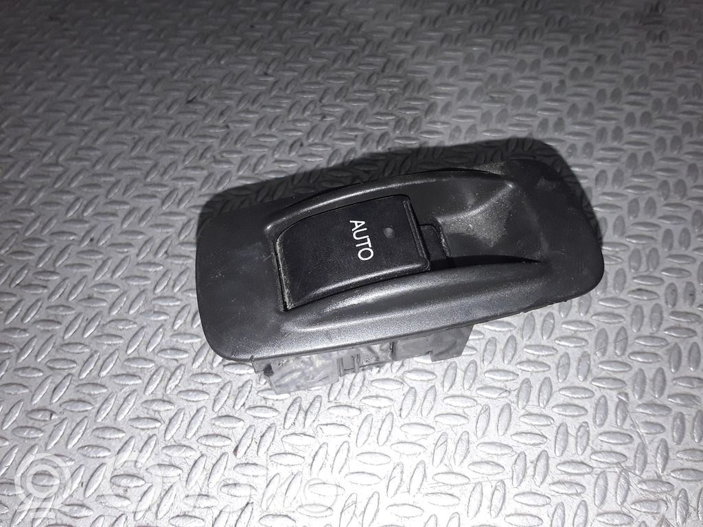 Toyota Avensis T250 Electric window control switch 