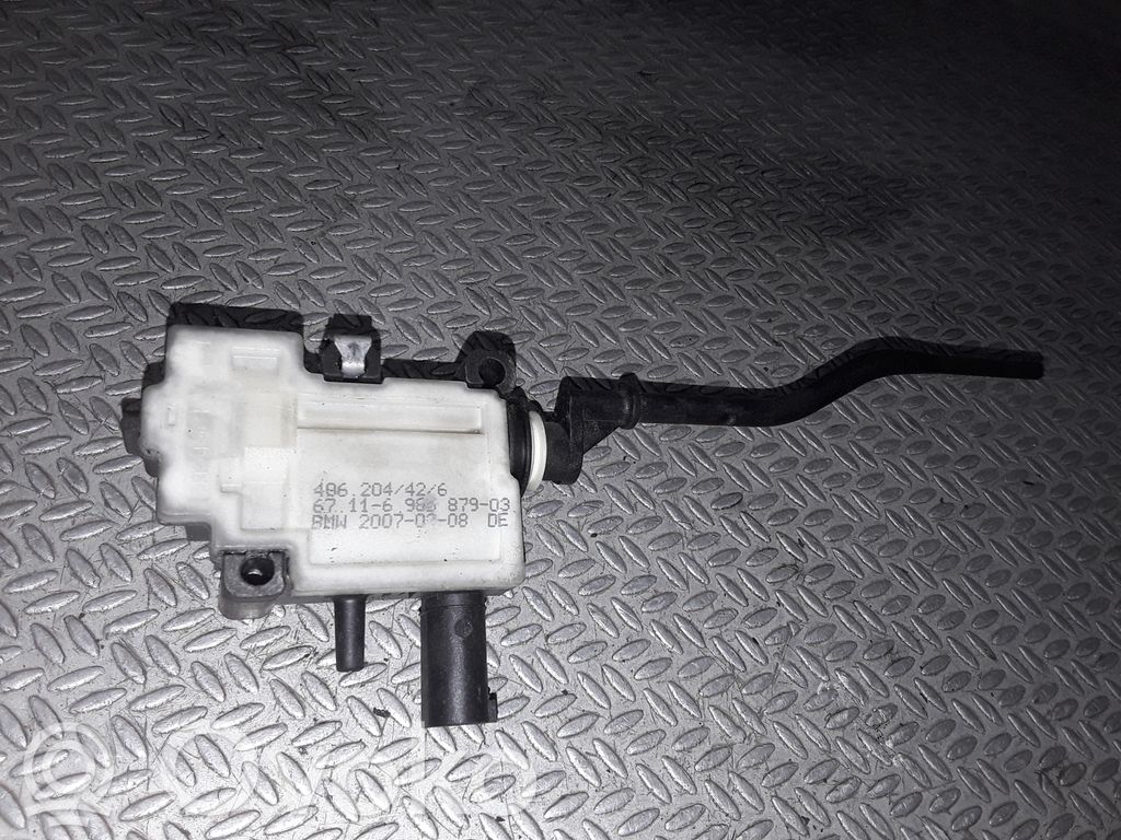 BMW 1 E81 E87 Fuel tank cap lock motor 