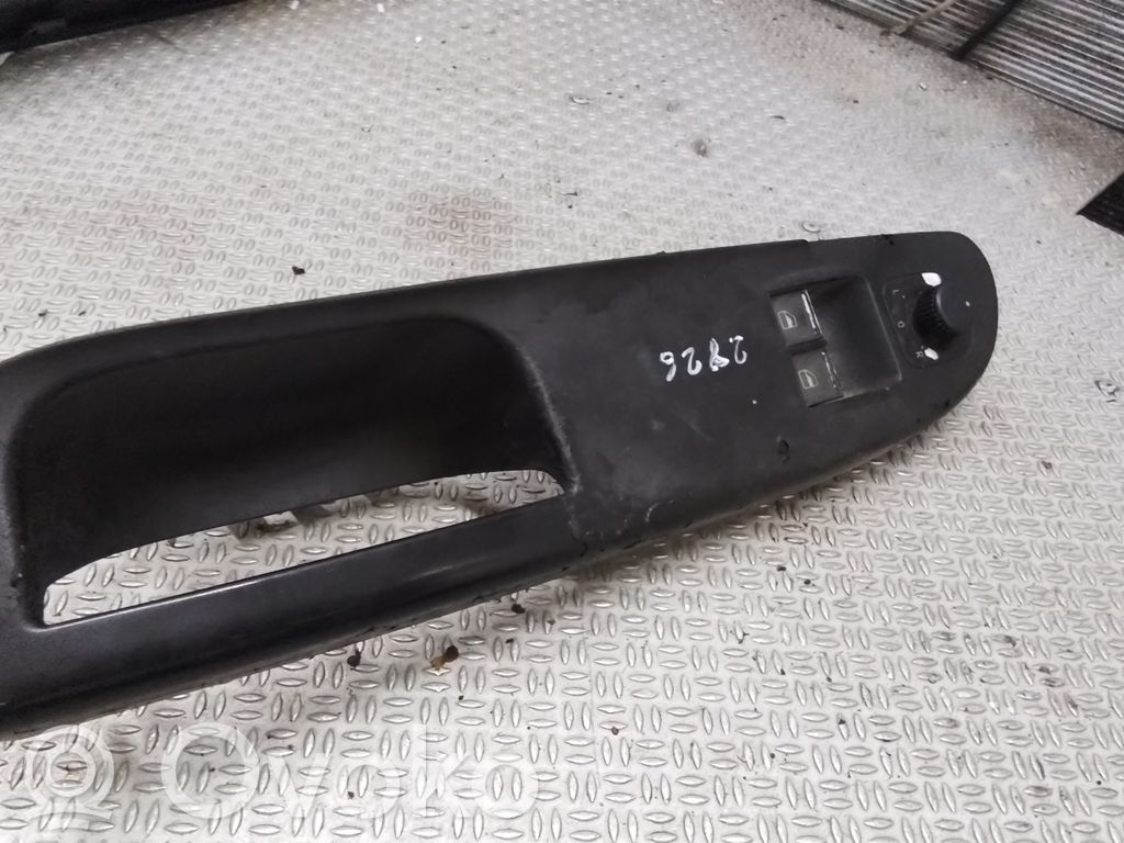 Volkswagen PASSAT B6 Przyciski szyb 