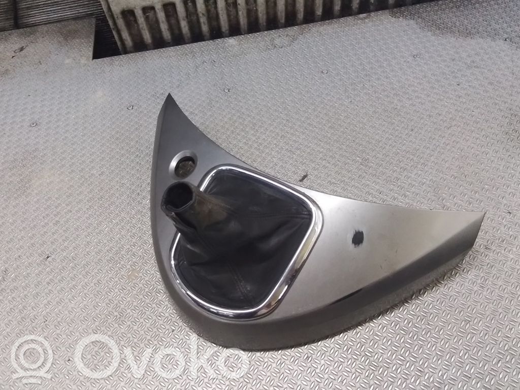 Mitsubishi Grandis Ramka drążka zmiany biegów 