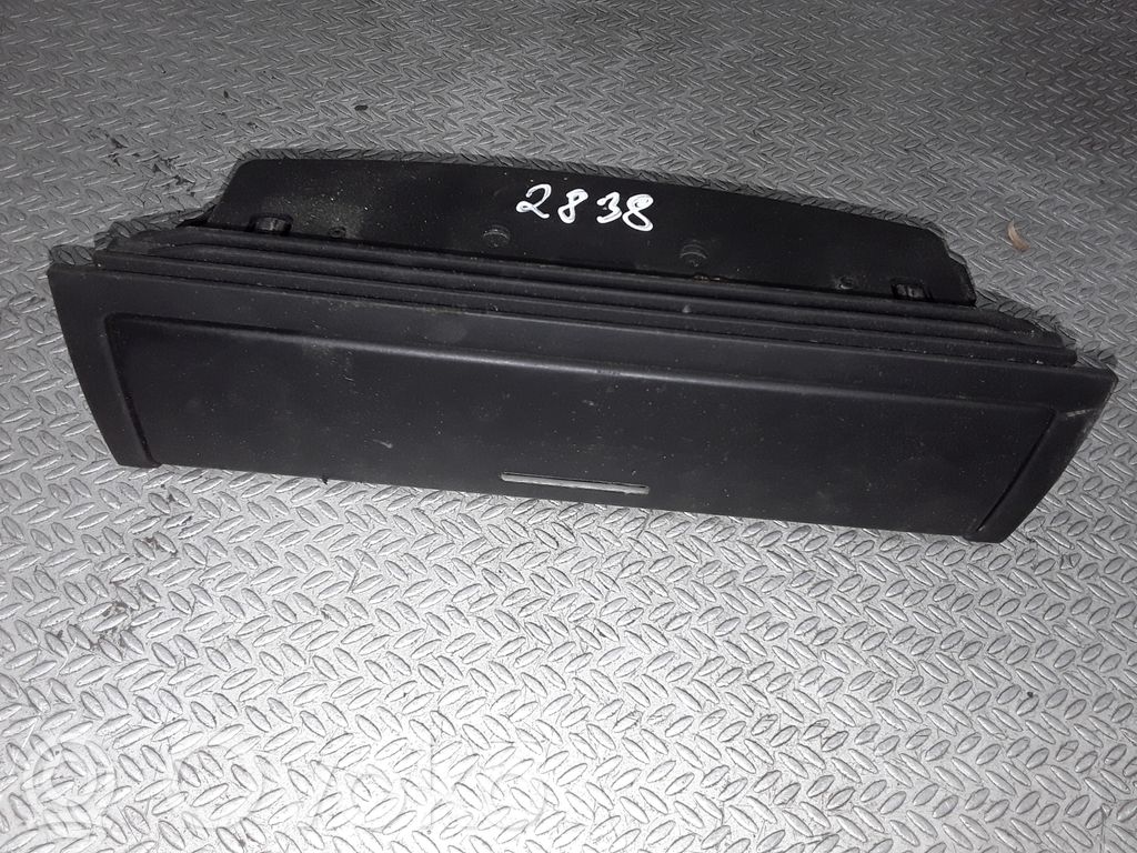 Hansikaslokeron keskikonsoli   307180200