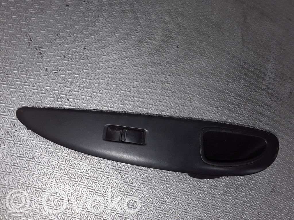 Nissan Primera Przyciski szyb 