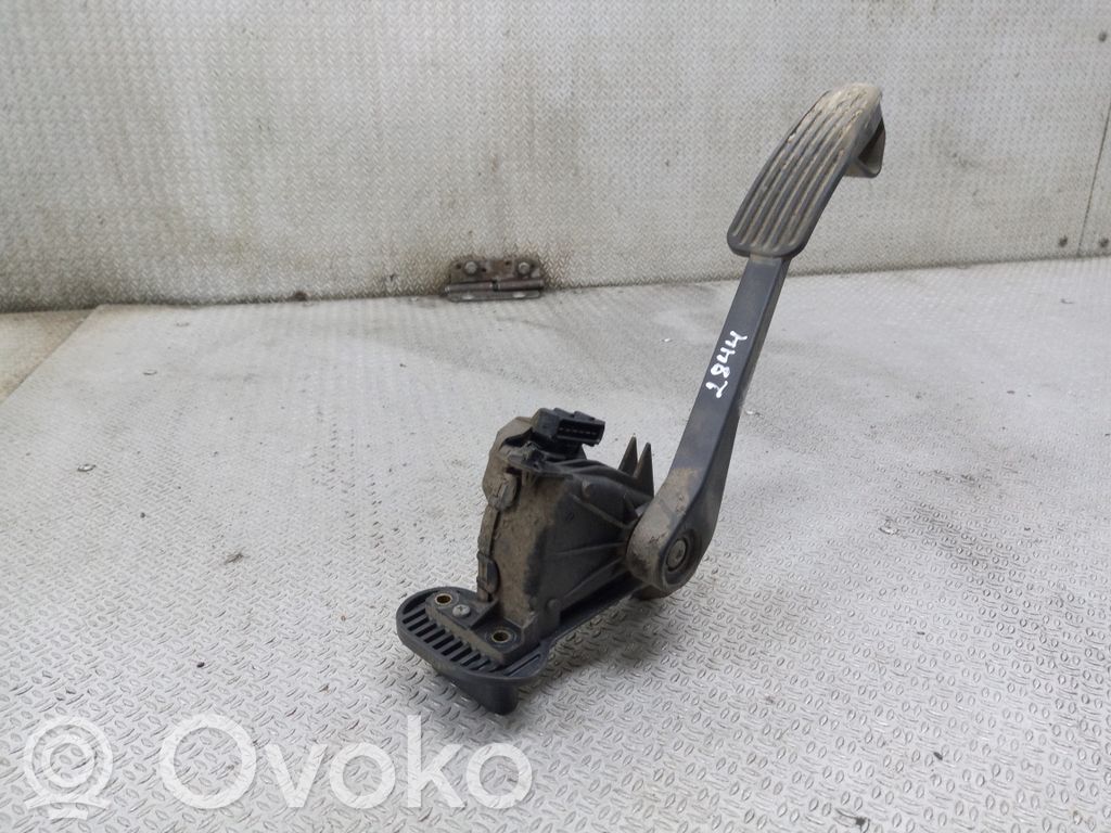 Pedal del acelerador   30683514