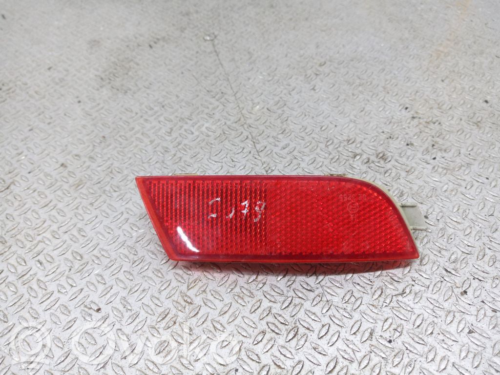 Nissan Note (E11) Aizmugurē atstarotājs 
