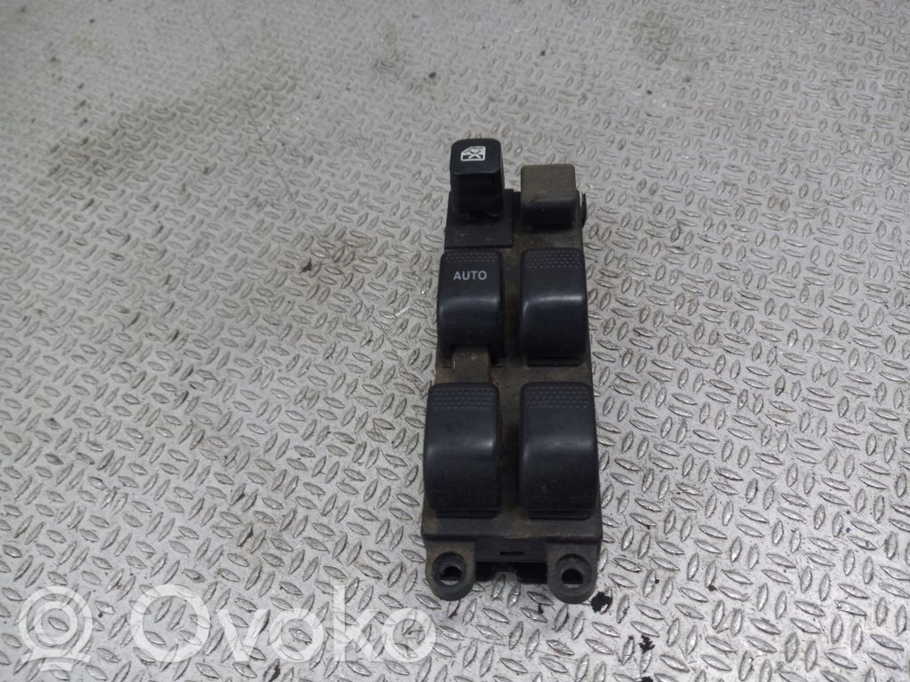 Electric window control switch   83071AE020