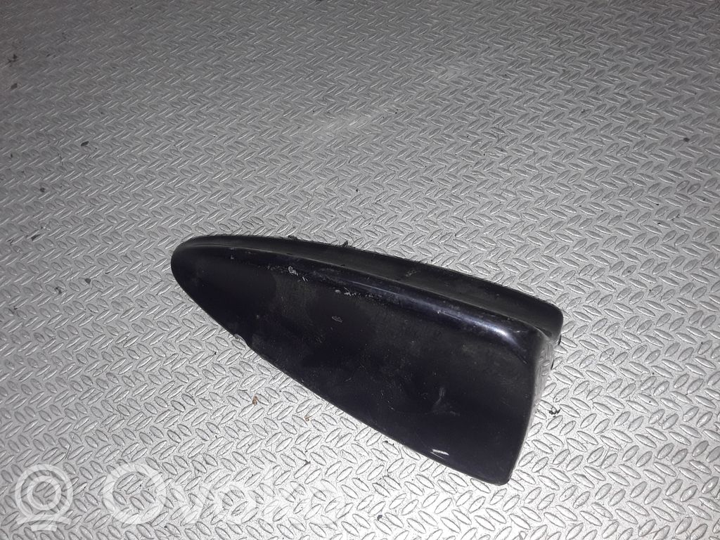 Osłona anteny dachowej GPS   11864400