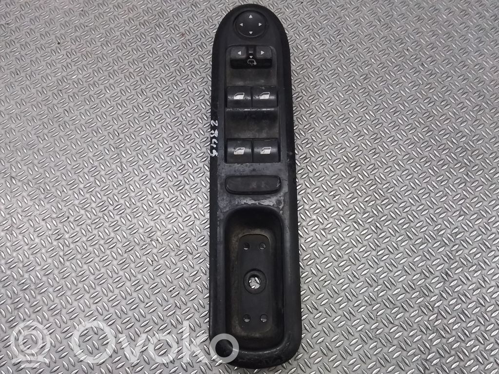 Peugeot 407 Electric window control switch 