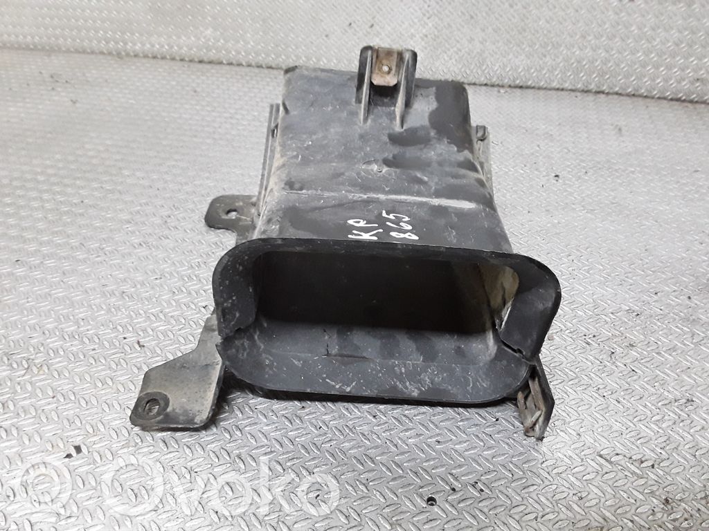 BMW 5 E60 E61 Ilmanoton kanavan osa 