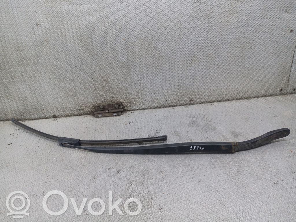 Priekšējā loga tīrītājs   1400095980