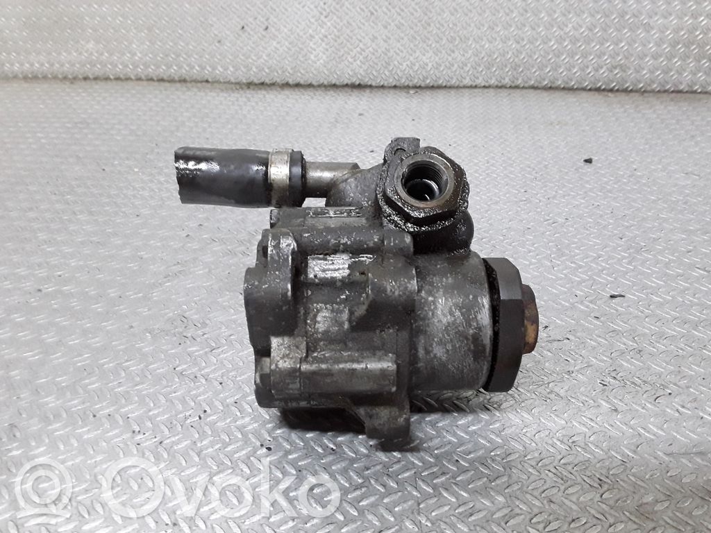 Volkswagen Polo III 6N 6N2 6NF Ohjaustehostimen pumppu 