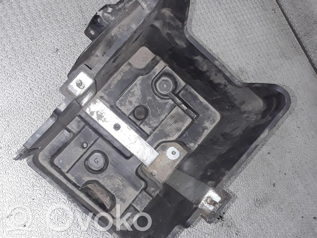 Ford Fiesta Akkulaatikon alusta 