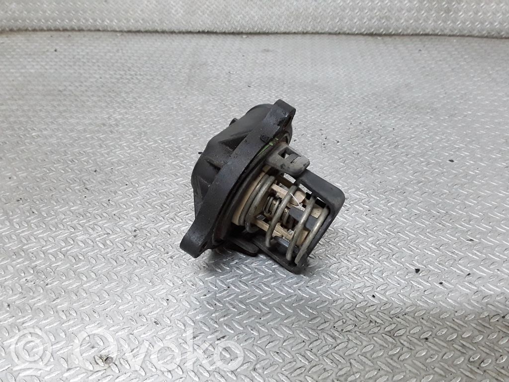Volkswagen Touareg I Carcasa del termostato 