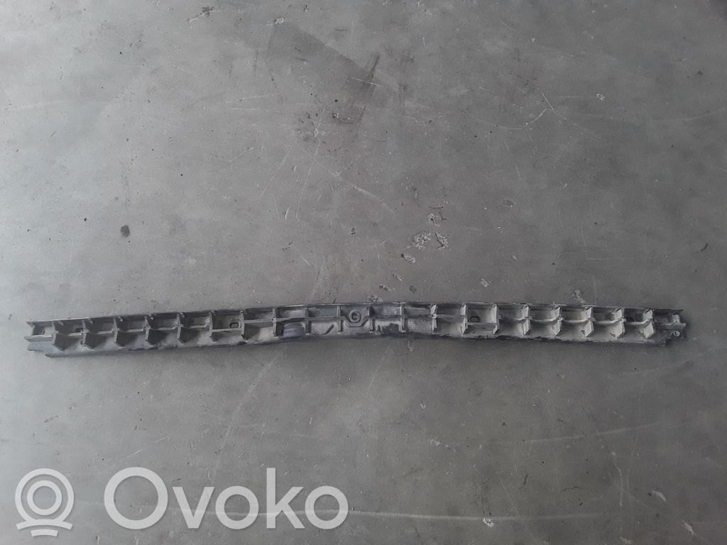 Volkswagen PASSAT B5.5 Soporte de montaje del parachoques trasero 