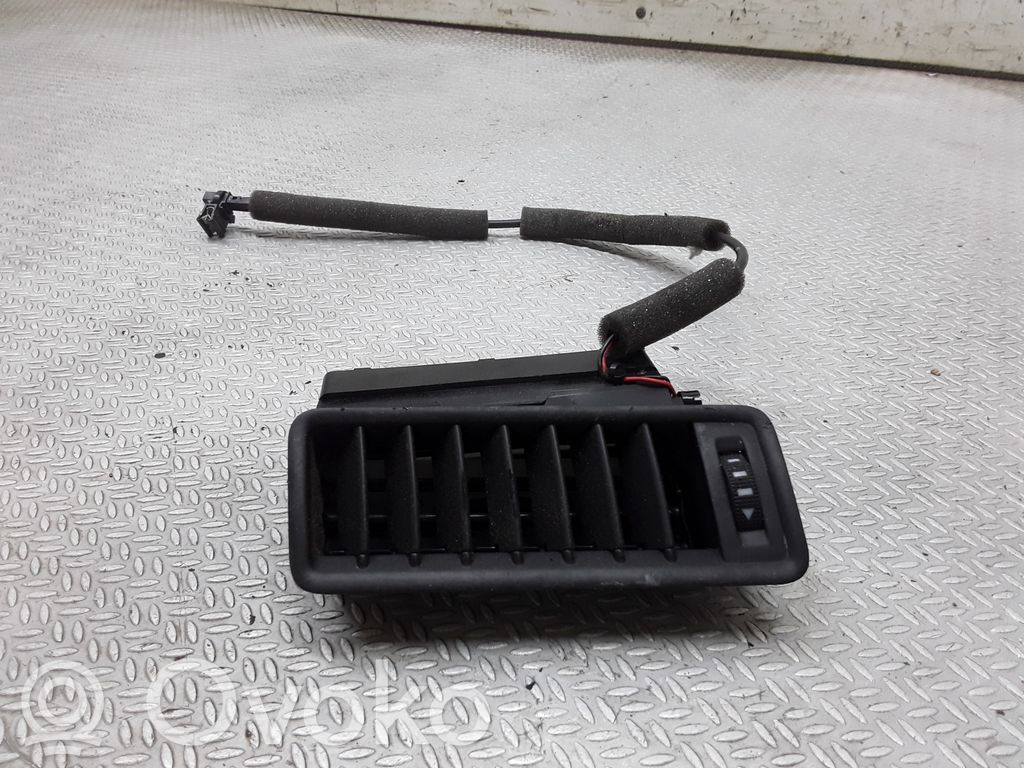 Audi A8 S8 D3 4E Kojelaudan sivutuuletussuuttimen kehys 