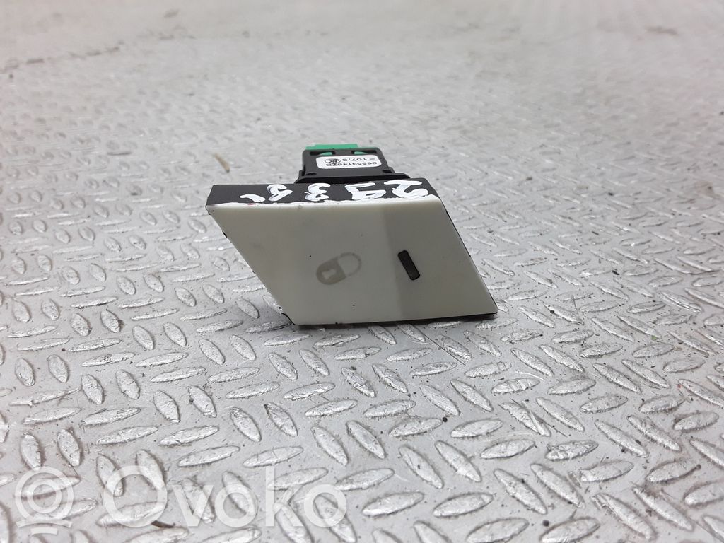 Citroen C4 Grand Picasso Central locking switch button 
