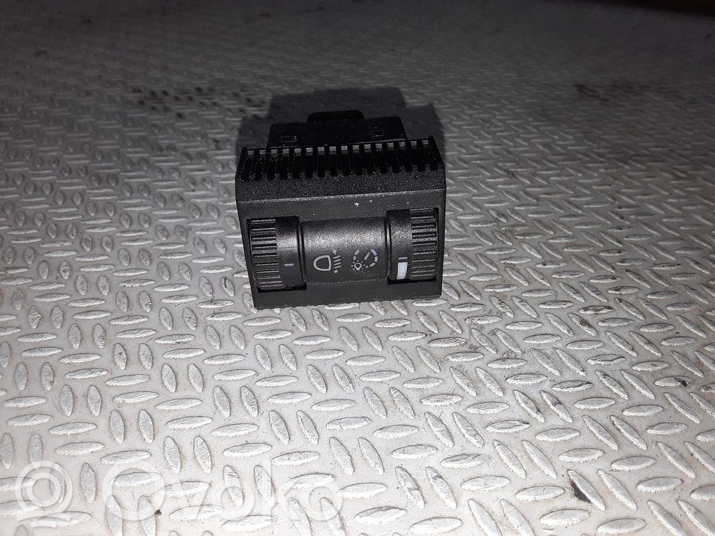Headlight level height control switch   6Q0941333C
