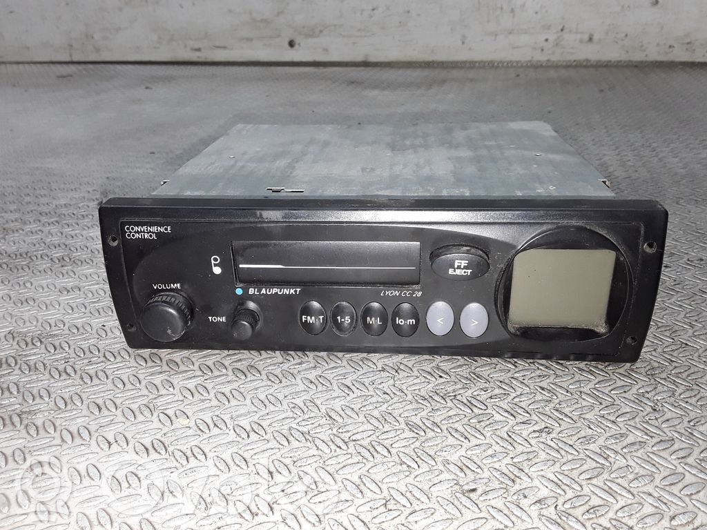 Radio / CD-Player / DVD-Player / Navigation