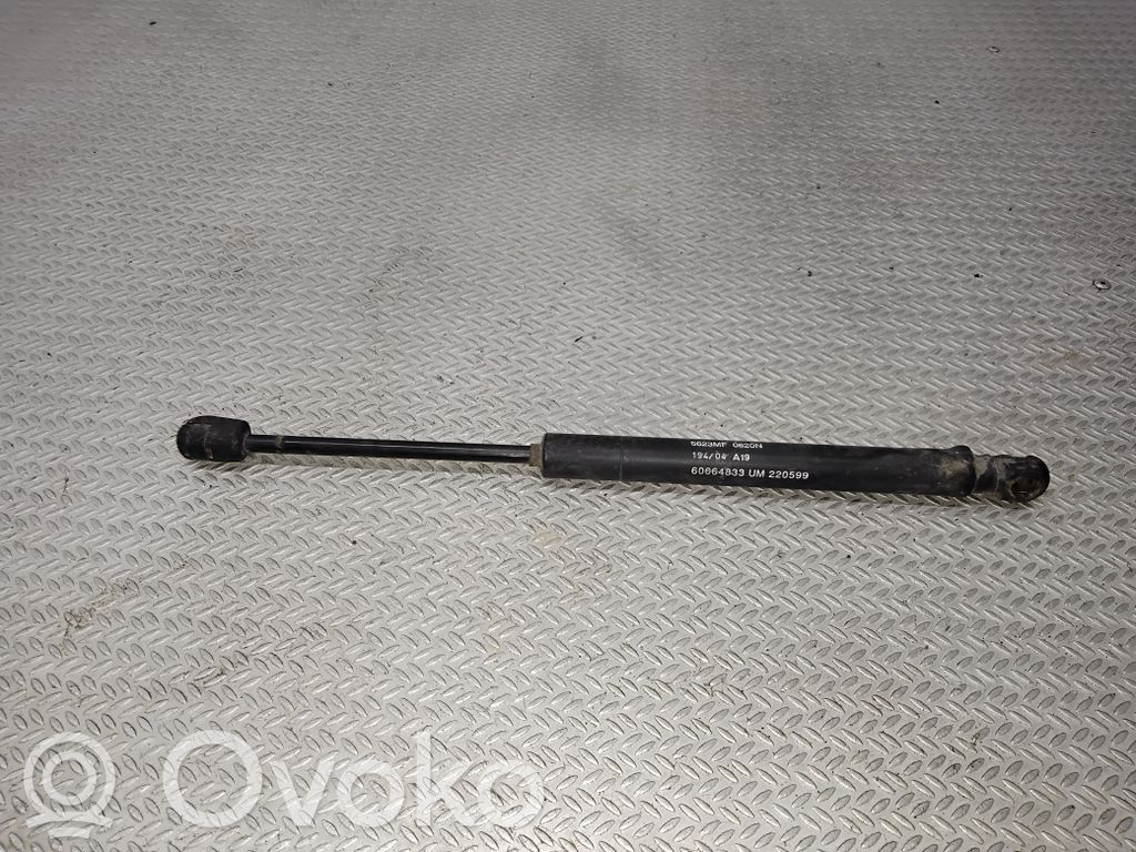 Alfa Romeo 156 Tailgate/trunk strut/damper 