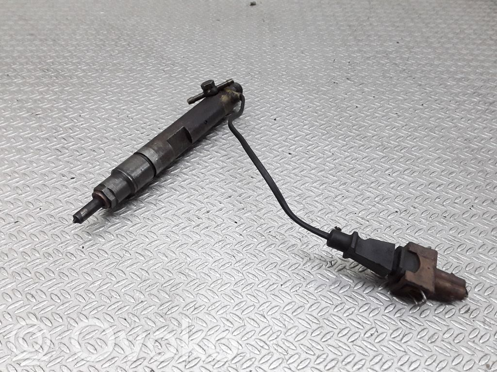 Inyector de combustible   028130201J