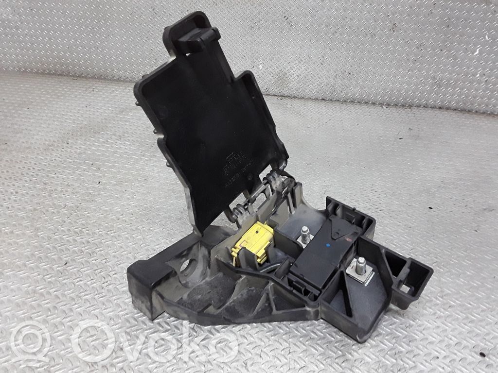 Audi A8 S8 D3 4E Charging relay 