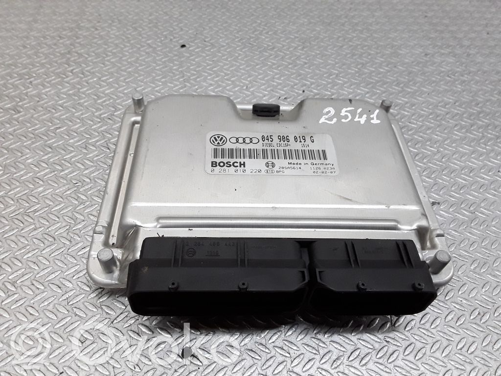 Unidad de control/módulo del motor   045906019G,0281010220
