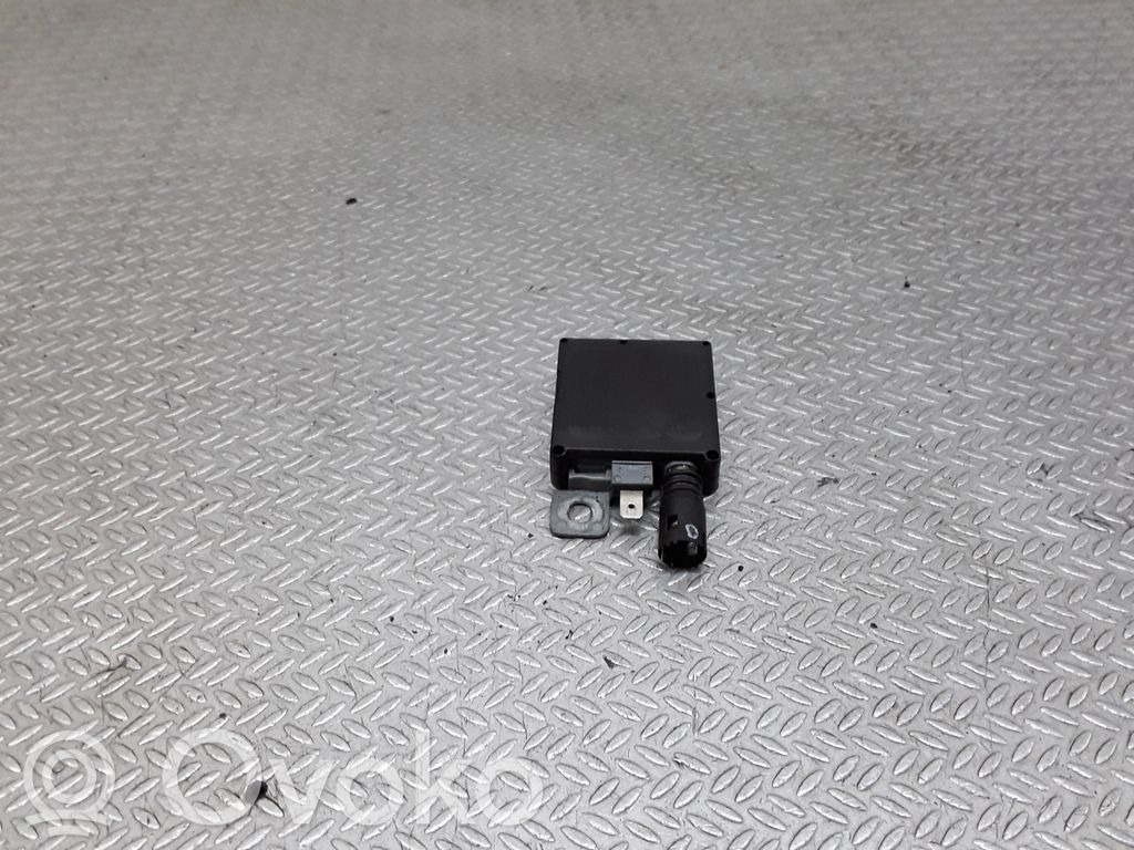 Pystyantennivahvistin   XUC100741