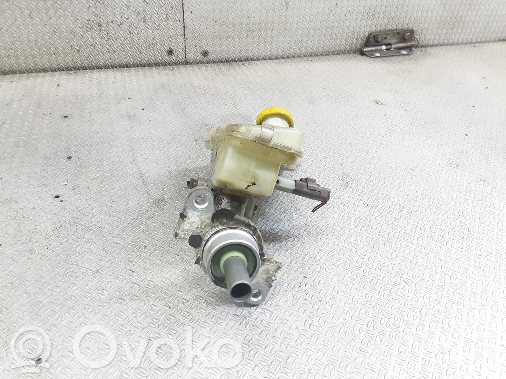 Master brake cylinder   320670938