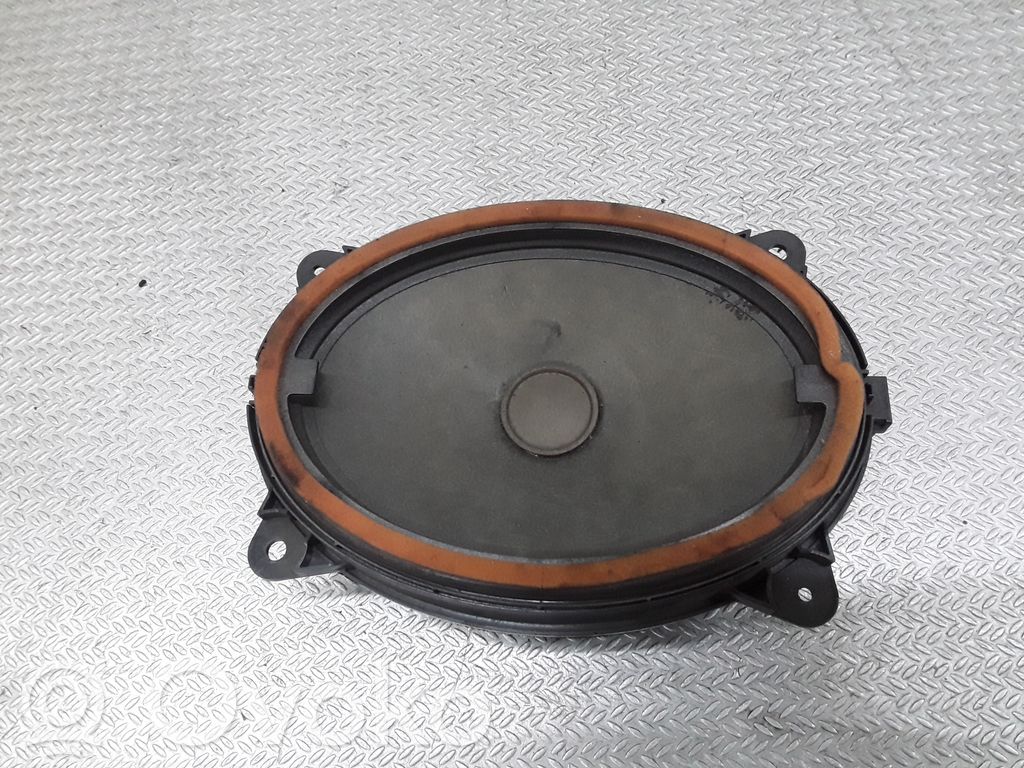 Subaru Outback (BS) Etuoven kaiutin 