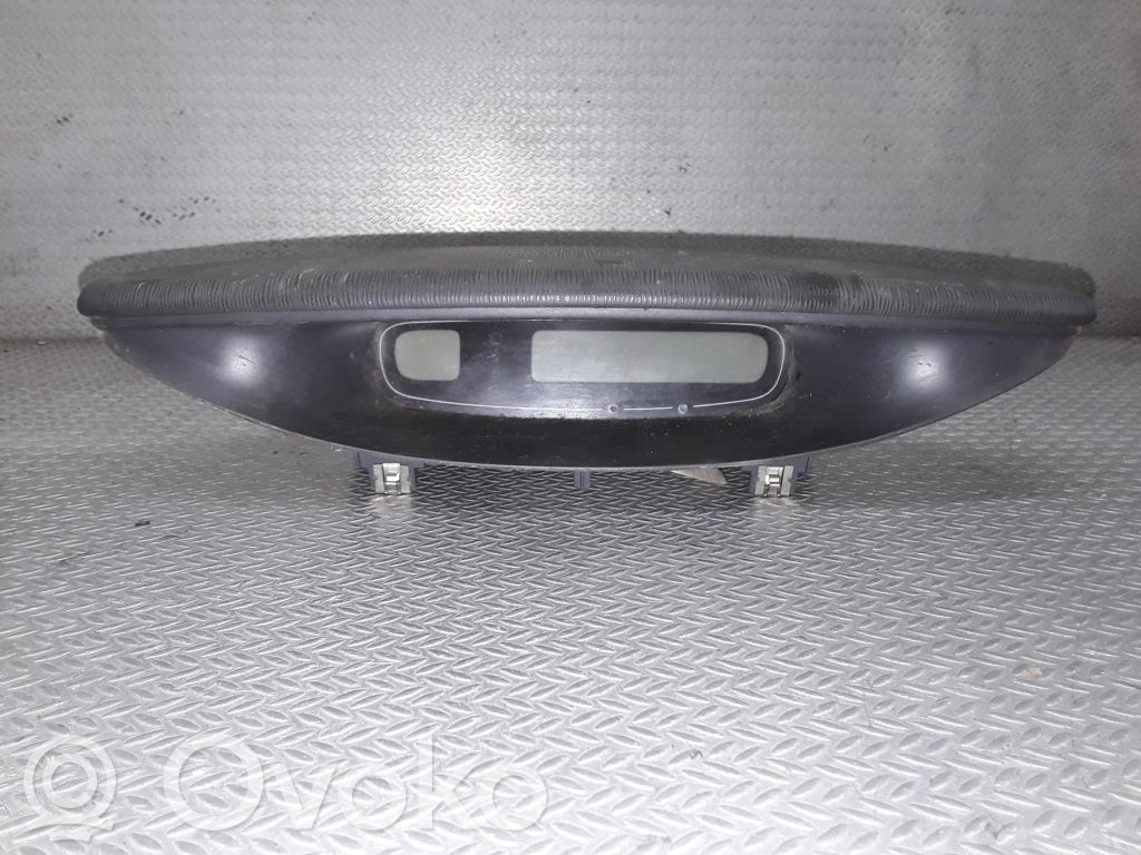 Bildschirm / Display / Anzeige   P8200002604A