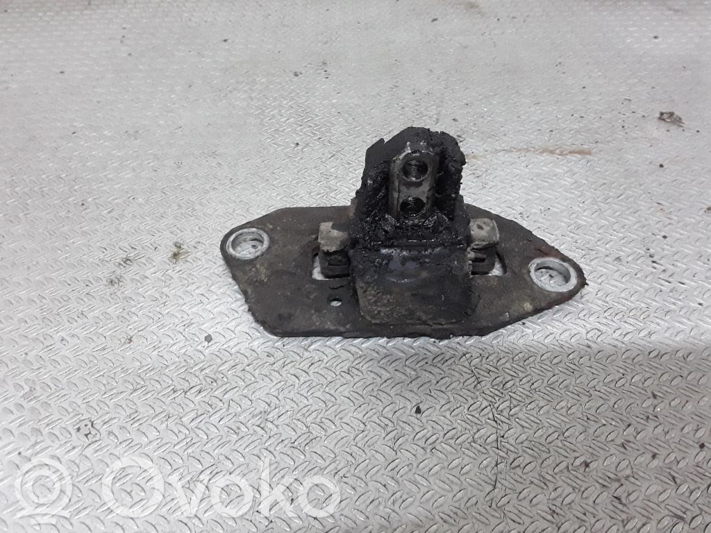 Engine mount bracket