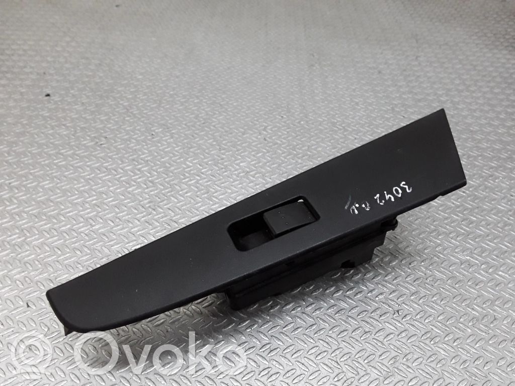 Electric window control switch   BP4K66380