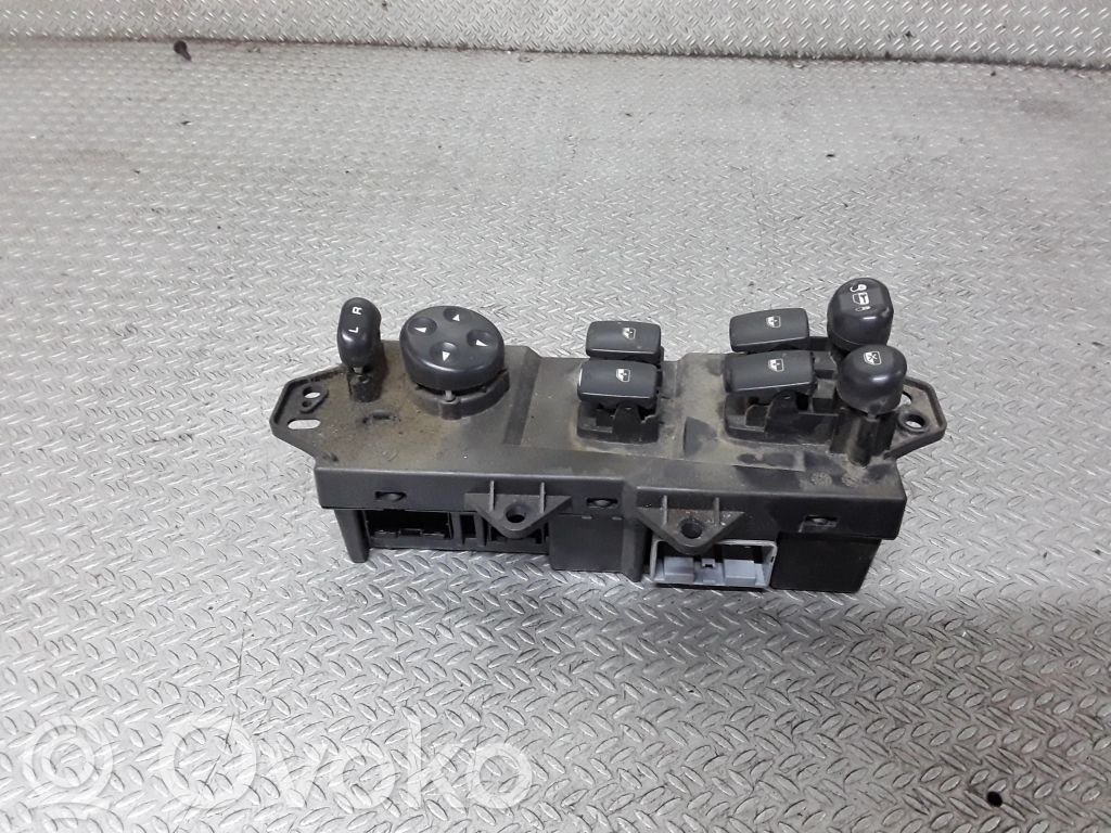 Chrysler Pacifica Electric window control switch 