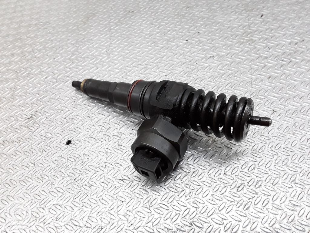 Inyector de combustible   038130073F