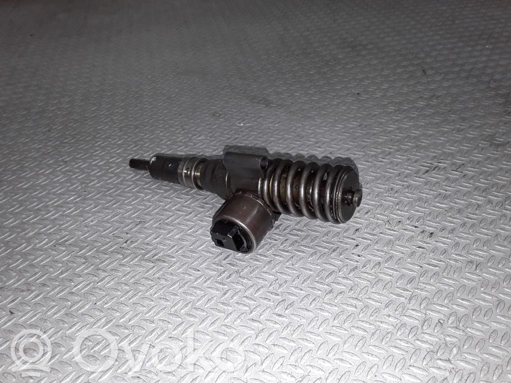 Audi A4 S4 B7 8E 8H Injektor Einspritzdüse 