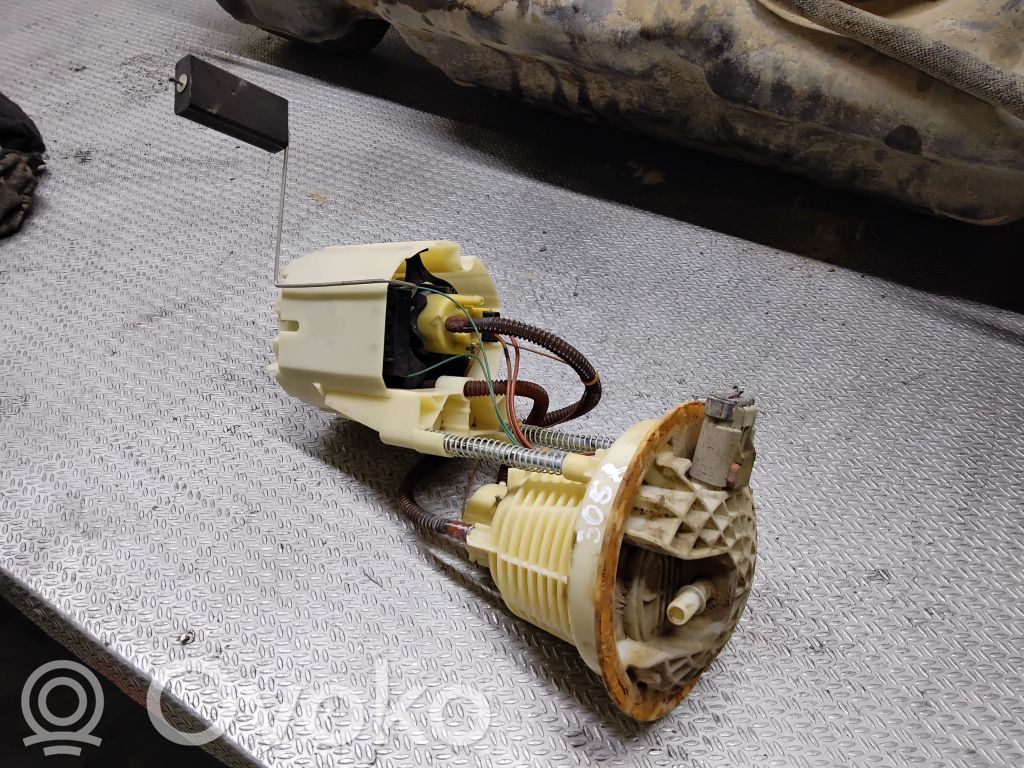 Bomba interna de combustible   52113384AA