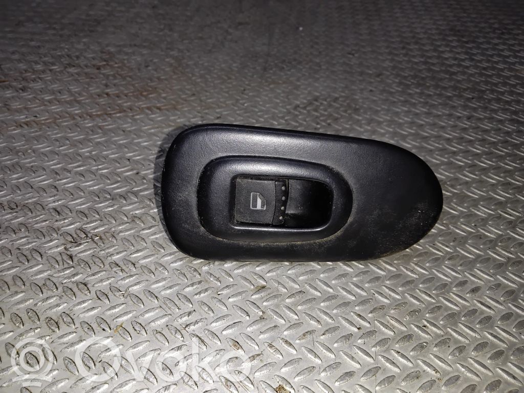 Electric window control switch   1M0959855