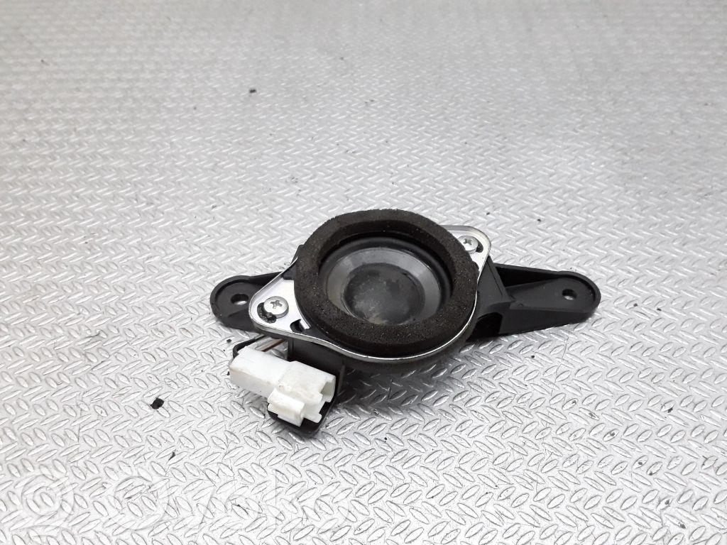Altavoz de la puerta trasera   8616053260