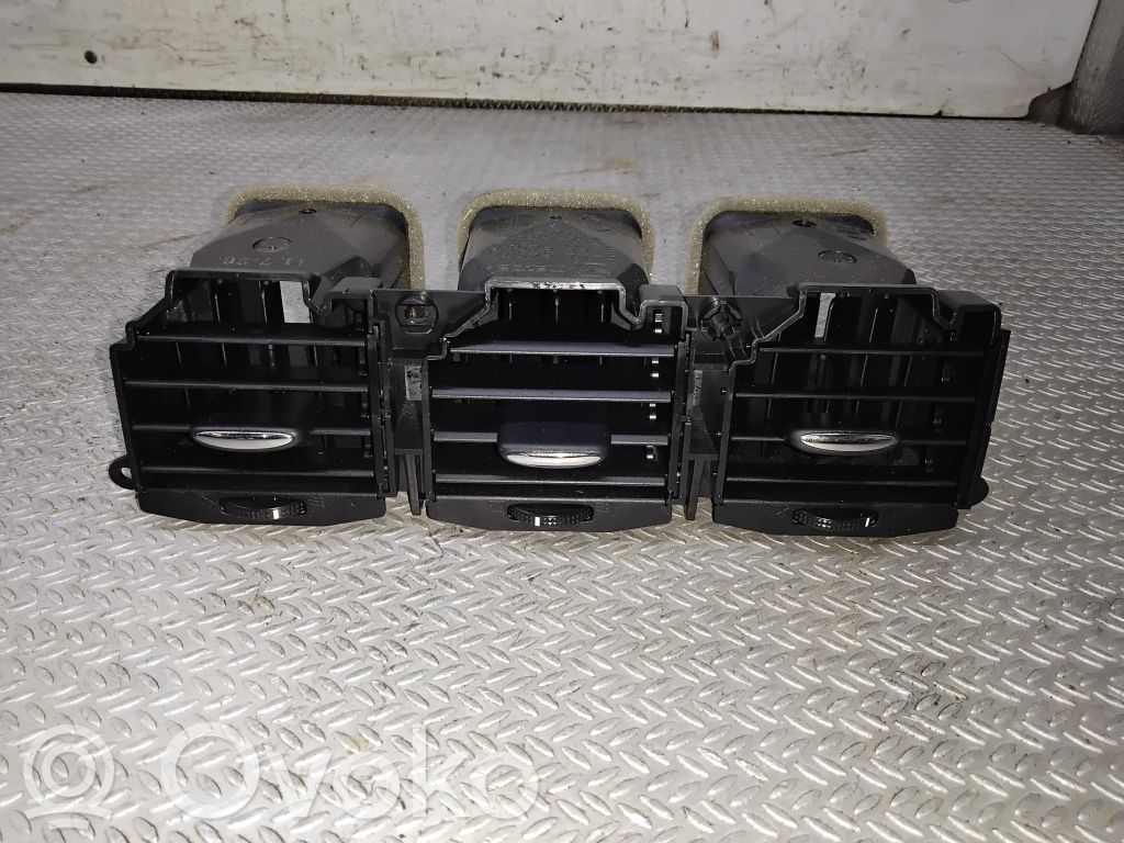 Mazda CX-7 Rejilla de ventilación central del panel 
