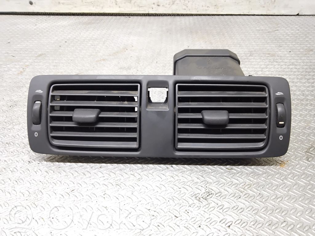 Rejilla de ventilación central del panel   Y01144