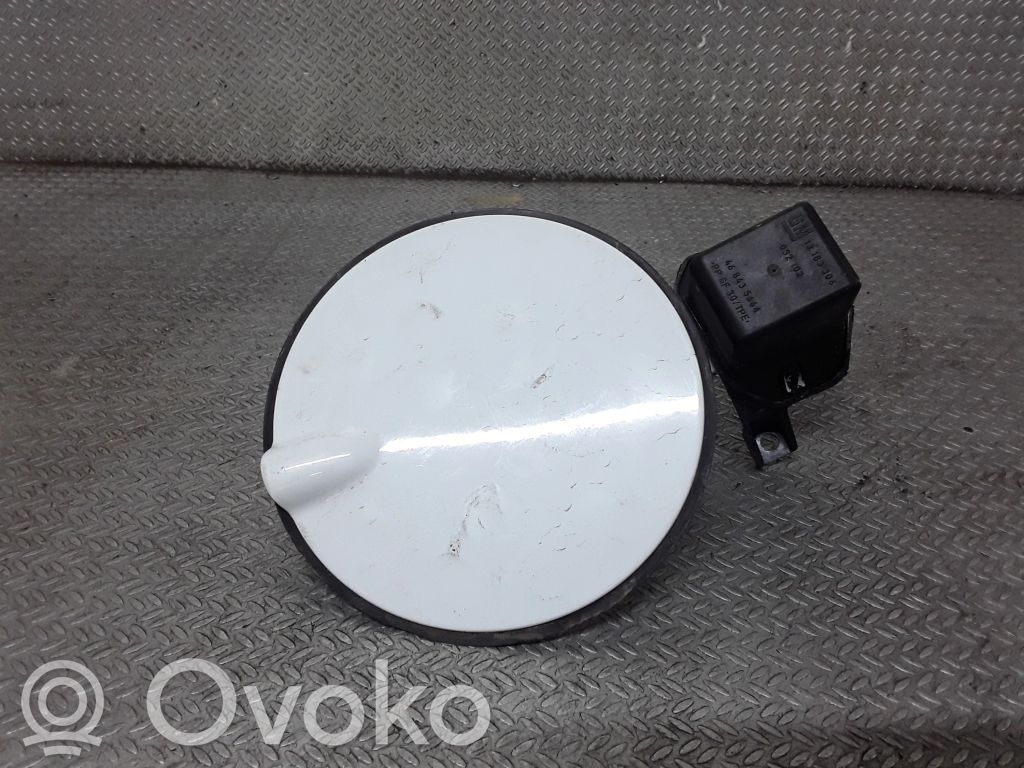 Opel Corsa D Klapka wlewu paliwa 