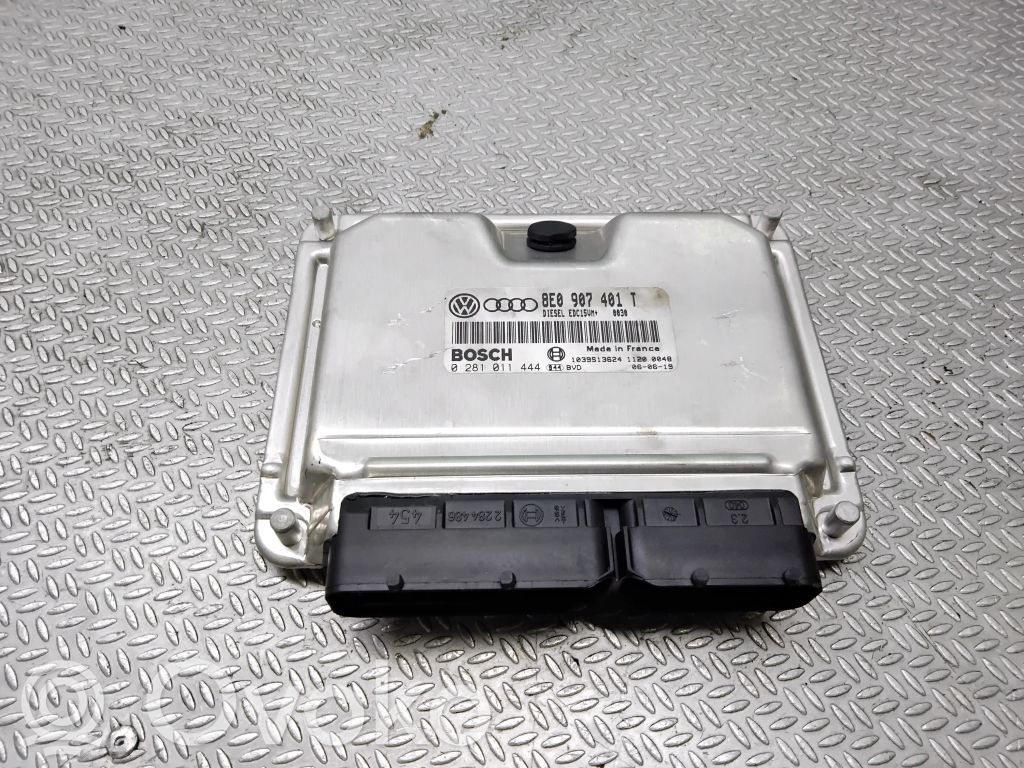 Unidad de control/módulo del motor   8E0907401T,0281011444