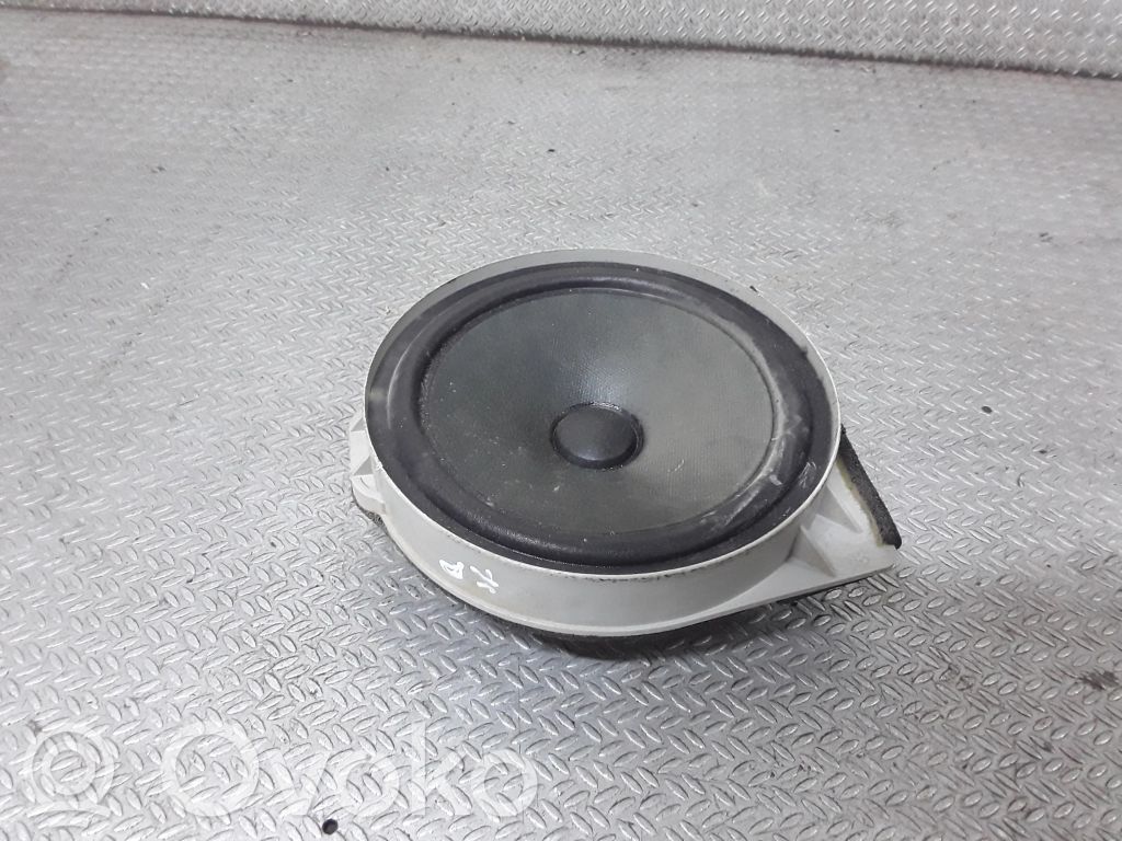 Honda CR-V Front door speaker 