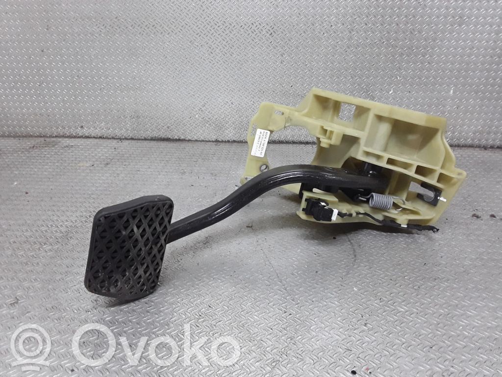 Brake pedal   676922103