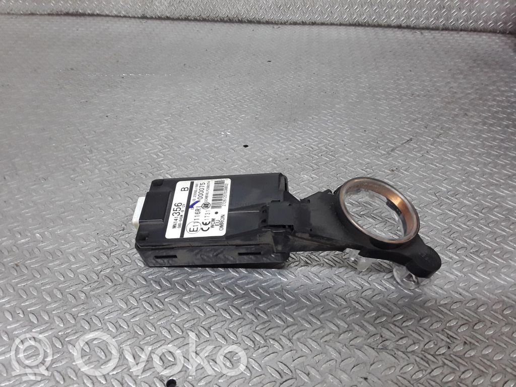 Citroen C-Crosser Käynnistyksenestolaitteen lukulaite (pysty) 