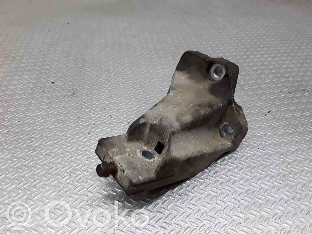 Volvo S80 Engine mounting bracket 