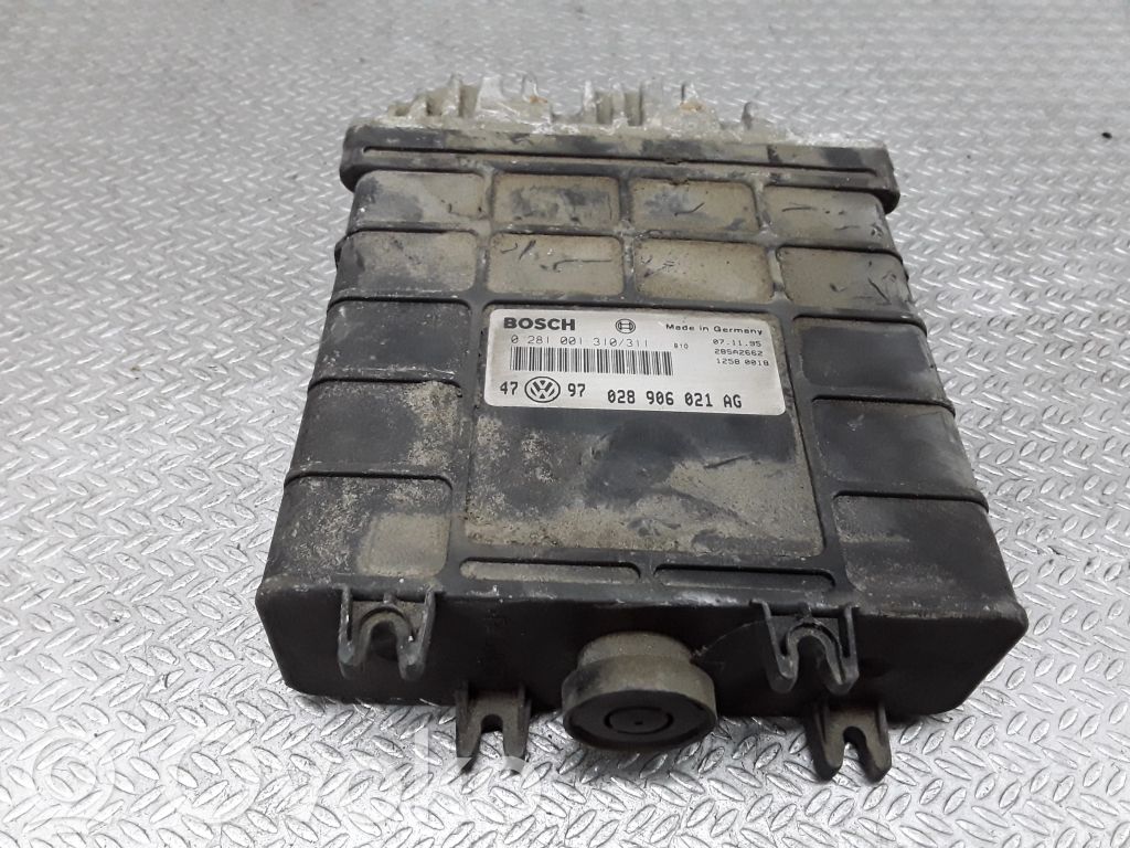 Volkswagen Golf III Engine control unit/module 