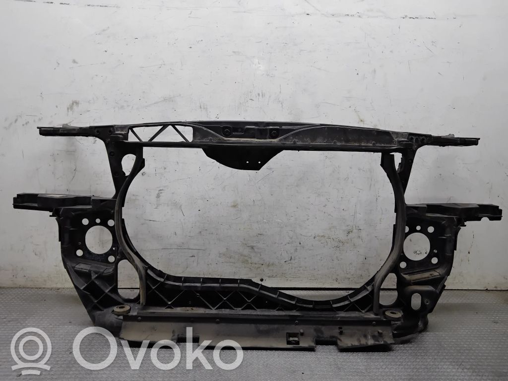 Audi A4 S4 B6 8E 8H Radiatorių panelė 