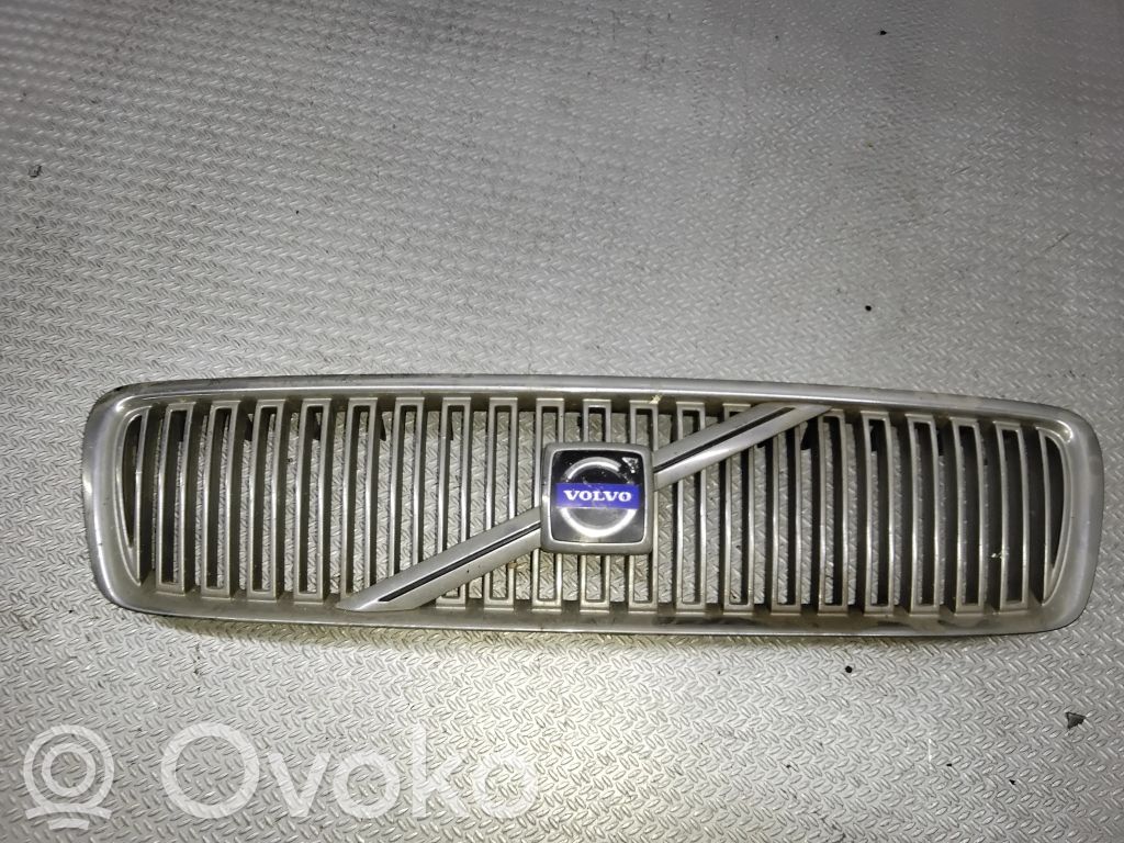 Volvo V70 Front bumper upper radiator grill 